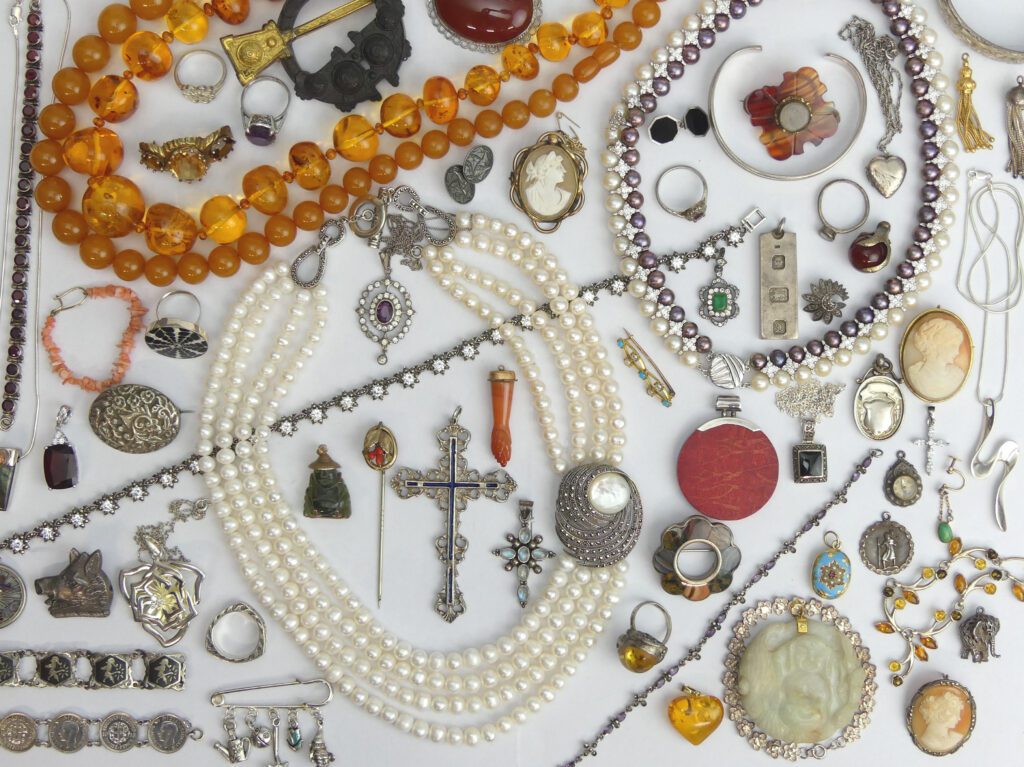 We Buy Vintage & Costume jewellery